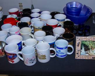Assortment of themed mugs 