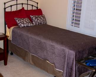 Twin bed with wire frame 