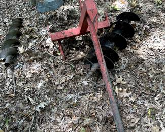 Round hay bale fork attachment for tractor