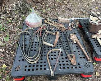 assorted tools/odds and ends;  plastic pallets for sale