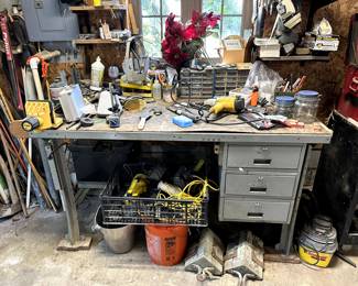 Solid workbench/desk