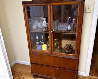 Liquor/display cabinet