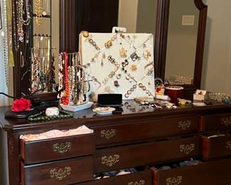 Ethan Allen "Georgian Ct" 10-cherry drawer dresser w/mirror - $375
