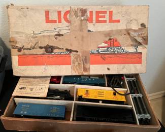 VINTAGE Lionel Train set - $95