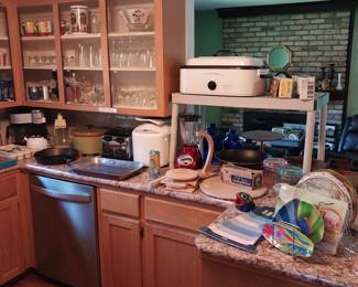 Keurig, Tomodachi knives, Toastmaster bread maker, Oster blender, Hamilton Beach roaster, Hamilton Beach toaster, cheese board set, bake ware