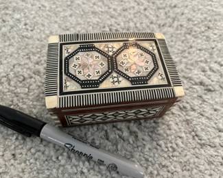 Inlaid wood trinket box