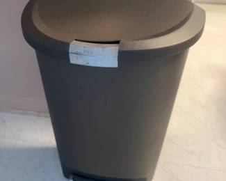 Simplehuman waste can