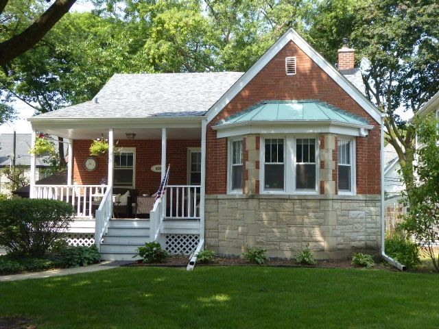 For prices & more info,&nbsp;copy & paste link below:&nbsp;
https://beforeudemo.com/sales-event/naperville-brick-cape-cod-style-home-demolition-sale/