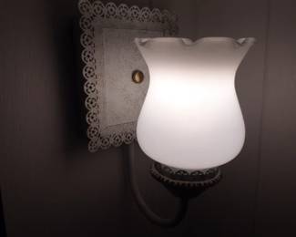 For prices & more info,&nbsp;copy & paste link below:&nbsp;

https://beforeudemo.com/sales-event/naperville-brick-cape-cod-style-home-demolition-sale/