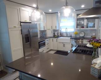 For prices & more info,&nbsp;copy & paste link below:&nbsp;

https://beforeudemo.com/sales-event/naperville-brick-cape-cod-style-home-demolition-sale/