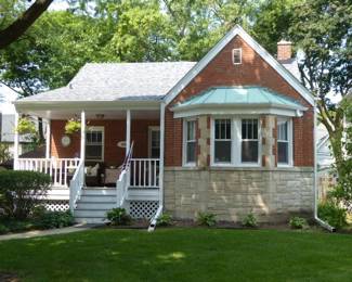 For prices & more info,&nbsp;copy & paste link below:&nbsp;
https://beforeudemo.com/sales-event/naperville-brick-cape-cod-style-home-demolition-sale/