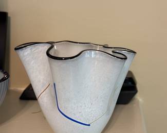 Kosta Boda Handkerchief vase designed by Kosmsoda Ulrhahv 