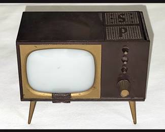 Really Cute Salt and Pepper Shakers Housed in a Vintage TV Set Made in USA