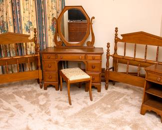 952 Davis Cabinet Company 250.00