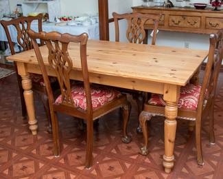 980 Farm House Table and 4 Chairs chairs need some repair 250.00