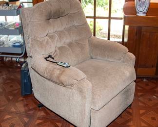 868 Best Lift Chair - Needs Cleaning 110.00