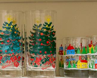 887 Christmas Glasses Lot 20.00