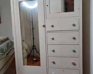 Chifferobe with Build in Mirrors