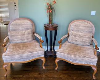 Huntington House Accent Chairs & Hooker Seven Seas Table w/ Drawer / Plant Stand 