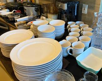 Pottery Barn Dinnerware Dinner Plates, Salad, Bowls & Mugs • Complete Service for twelve. 48 pieces total. Vintage Pyrex. Coffee Maker. Crock Pot. 