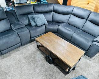 4yr old sectional w/ electric reclining, cup holders, storage, & charging ports