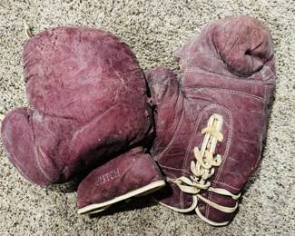 Antique Boxing Gloves "Hutch"