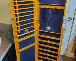 Jewelry cabinet