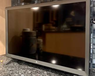 24" LG TV