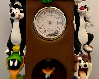 Looney Tunes Mantle Clock
