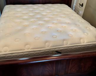 Great king bed with excellent Serta mattress