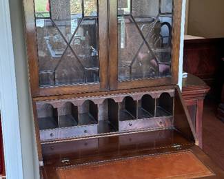 Really beautiful piece with stunning wood grain. It’s in two pieces
42” wide