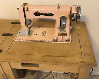 Look at this PINK Atlas sewing machine.  Works