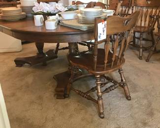 Pedestal table and 6 chairs
