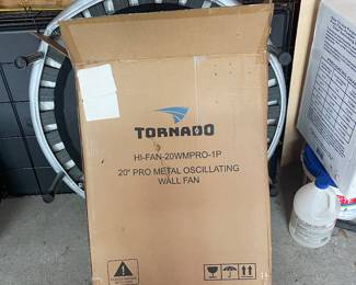Tornado oscillating wall fan