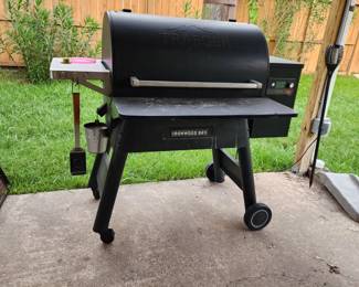 Ironwood 885 BBQ pellet grill 