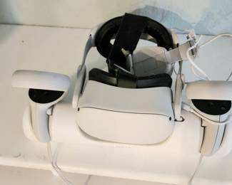 Oculus Quest 2 VR Headset with charger 
