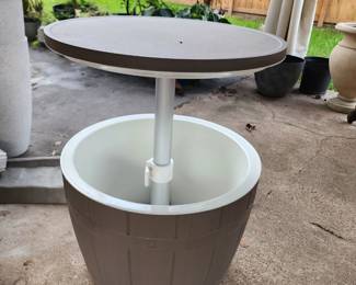 Cooler/Bar table (never used)