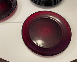 Cristal D'Arques Ruby Red diner plates