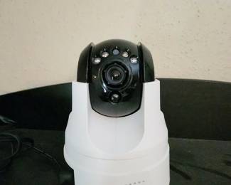 D-LINK DCS-5222L Pan & Tilt Wireless Wi-Fi Network Camera Night Vision Audio