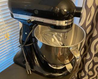 Black KitchenAid stand mixer