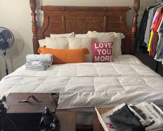 King size 4-poster bed with headboard, footboard, mattress and box spring