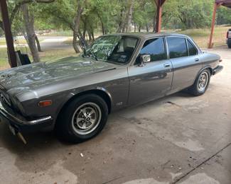 $10,500.00~ OBO~ WOW! 1981 JAGUAR JXT12 ( A RARE FIND) 39,840 MILES ~ INOPERABLE BUT INTERIOR AND EXTERIOR IN PRISTINE CONDITION ! ~ LOTS OF NEW PARTS AND CATALOGS INCLUDED