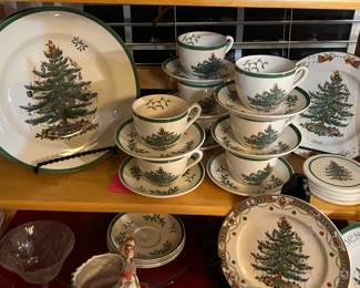 SPODE CHRISTMAS TREE~ DINNER PLATES, CUPS AND SAUCERS AND COLLECTORS PLATES