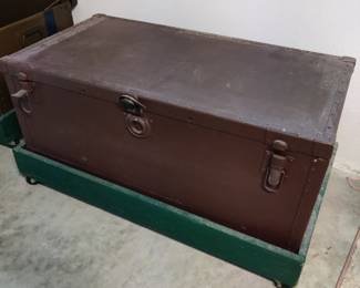 Large trunk (1) of (2)