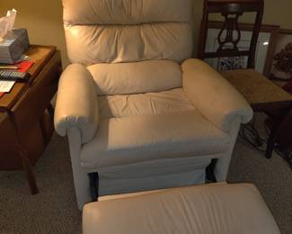 (2) matching recliners