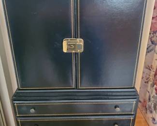 This is a very unique leatherette jewelry box approx 20" x 12"