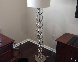 Contemporary floor lamp