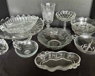 Clear Manganese Glass Glows Under UV