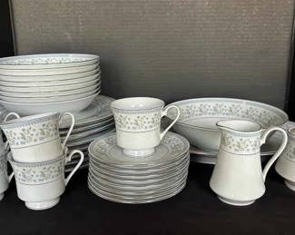 Blue White Floral Crown Ming Fine China Set