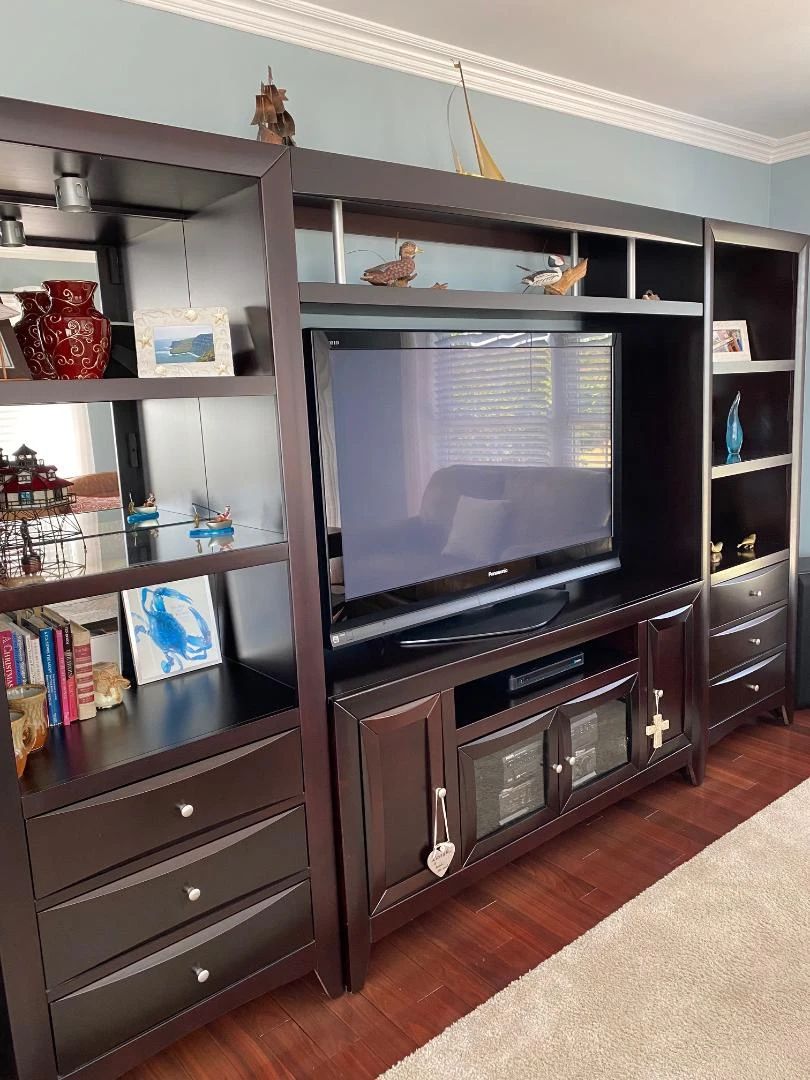 entertainment center - 116" wide, 50" tv